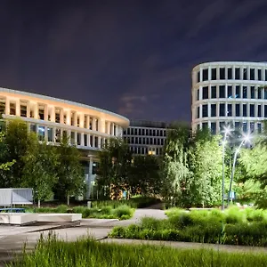 3* מלון Sound Garden Airport